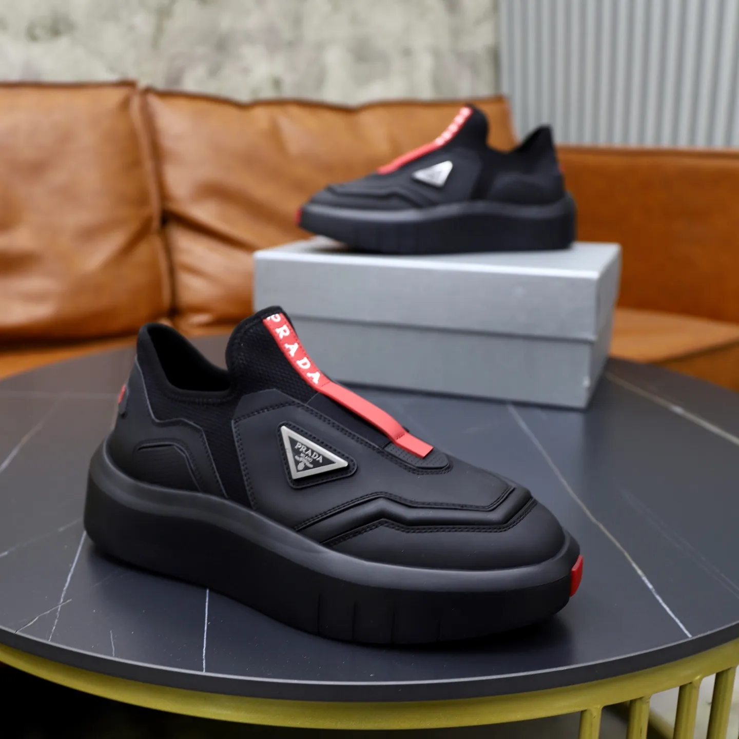 Men's shoes: 620💰🙅‍♂️🙅‍♂️🙅‍♂️ Brand: PRADA Standard code: 38–44 (45 can be customized) Level: Same as the official website Material: Original cowhide fabric Comfortable sheepskin lining Lightweight wear-resistant outsole Style category: Men's fashionable casual shoes and boots Running sneakers Distinguished luxury brand elements Top luxury Color: actual picture color